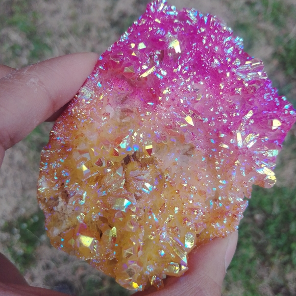 Aura Quartz Cluster piece - Picture 2 of 2